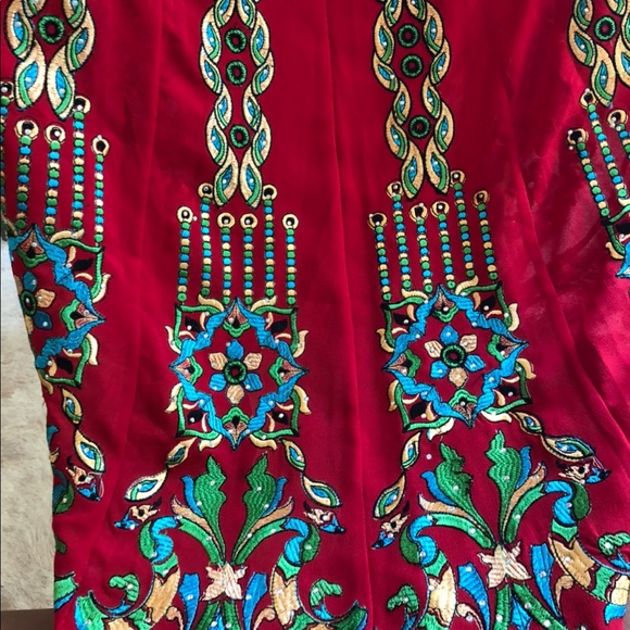 Red long sleeve gown - Picture 4 of 5